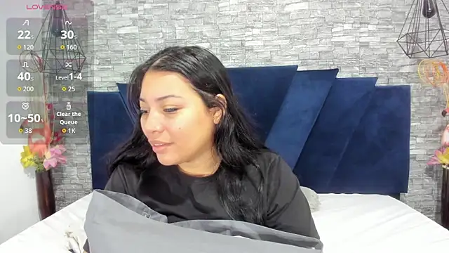 Sophia Brunett online show from December 2025 11:59:01 AM