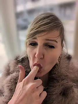 Sexybiene969 online show from April 2026 04:04:02 PM