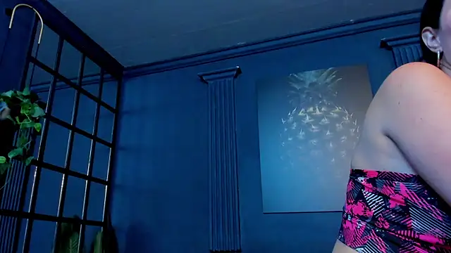 scarlet edwars online show from October 2025 12:17:01 PM