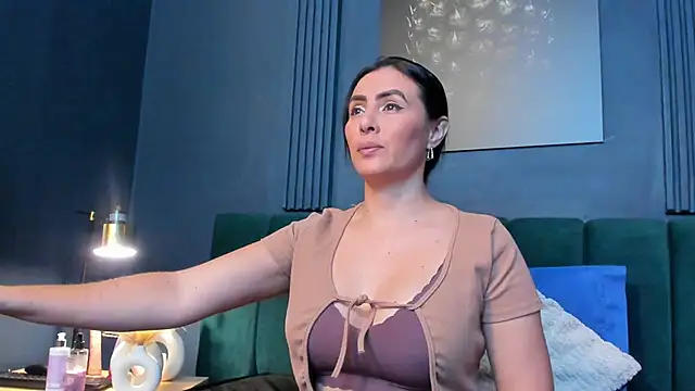 scarlet edwars online show from February 2026 06:45:01 PM