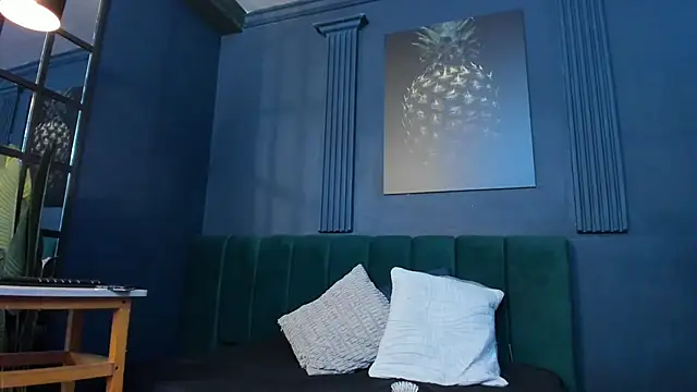 scarlet edwars online show from April 2026 05:32:01 PM