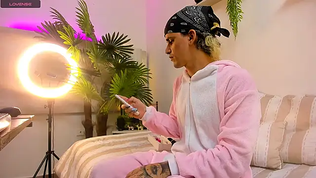 Dirty Kingg online show from September 2025 08:10:02 PM