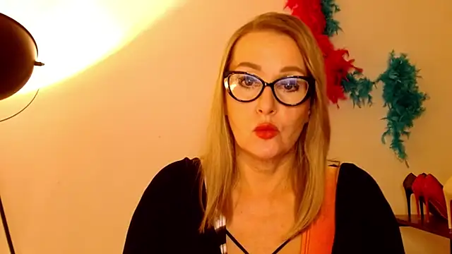 Snapshot of leaxSTAR chatting on March 2025 05:53:02 PM leaxSTAR online show from March 2025 05:53:02 PM