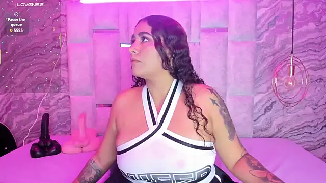 Snapshot of MelissaBloomm chatting on November 2025 02:40:02 PM MelissaBloomm online show from November 2025 02:40:02 PM