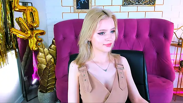 LeonaStane online show from October 2025 04:57:01 PM