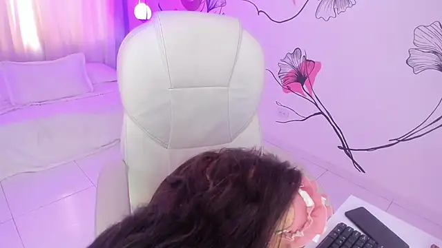 Isabela Fiorelli online show from February 2025 12:06:02 PM