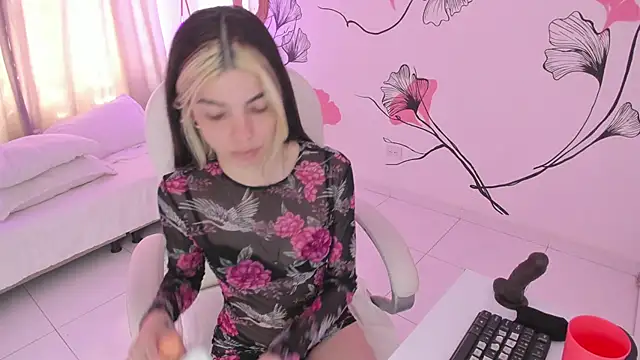 Isabela Fiorelli online show from September 2025 01:56:02 PM