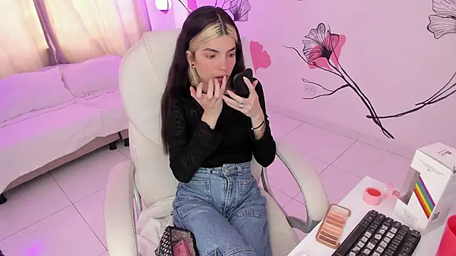 Isabela Fiorelli online show from September 2025 05:18:01 PM