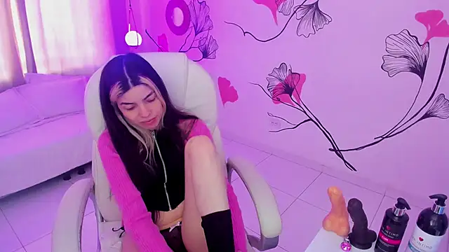 Isabela Fiorelli online show from November 2025 01:04:02 PM