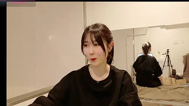 sakura-ch online show from March 2025 12:42:02 PM