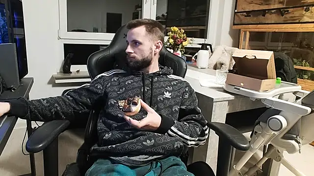 ademandjulia online show from March 2026 11:09:01 PM