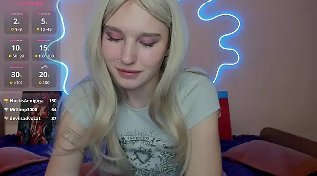 Snapshot of EvelinaLuu chatting on March 2025 04:08:02 AM EvelinaLuu online show from March 2025 04:08:02 AM