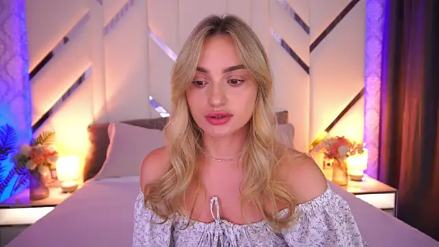 Snapshot of LindsieGreyy chatting on July 2026 12:42:02 PM LindsieGreyy online show from July 2026 12:42:02 PM