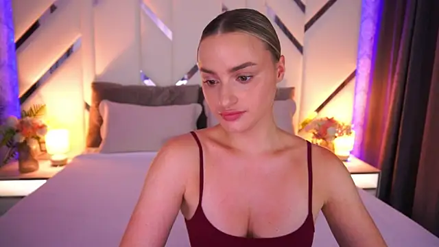 Snapshot of LindsieGreyy chatting on July 2026 01:17:01 PM LindsieGreyy online show from July 2026 01:17:01 PM