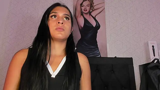 Snapshot of Selena_fox7 chatting on November 2025 04:44:02 AM Selena fox7 online show from November 2025 04:44:02 AM