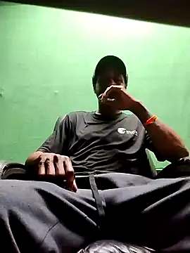 Snapshot of BrownSkinGuy420 chatting on February 2025 05:18:02 PM BrownSkinGuy420 online show from February 2025 05:18:02 PM