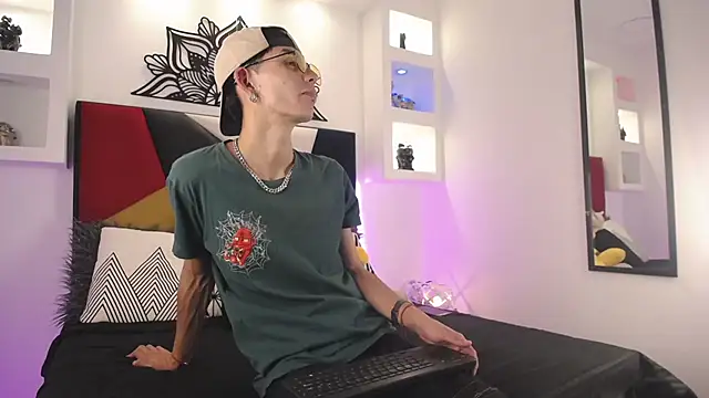 MaikyCooper online show from March 2025 03:56:01 AM