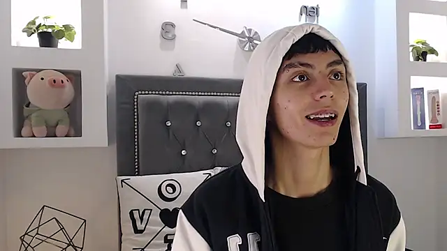 MaikyCooper online show from March 2025 05:52:02 AM