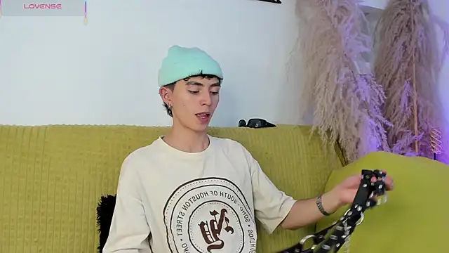 MaikyCooper online show from October 2025 08:26:01 PM