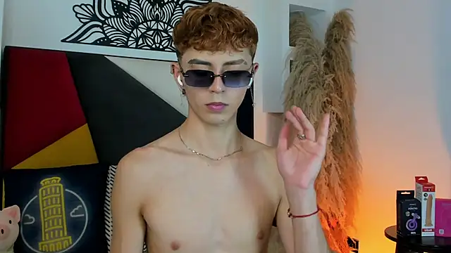 MaikyCooper online show from December 2025 07:42:02 PM