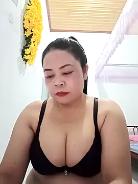 Baby-bigtits2024 online show from February 2025 12:50:01 PM