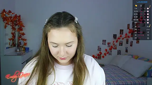 Snapshot of EmilyxxGraces chatting on November 2025 01:44:02 AM EmilyxxGraces online show from November 2025 01:44:02 AM