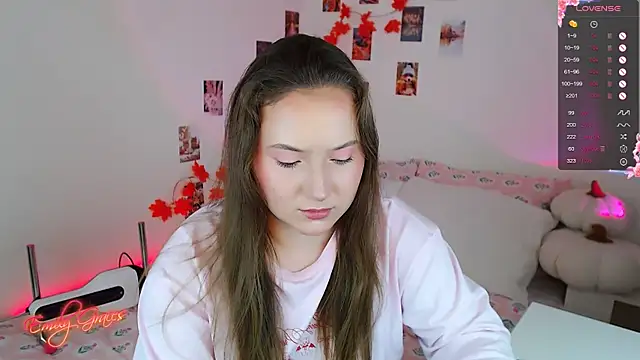 Snapshot of EmilyxxGraces chatting on November 2025 01:48:02 AM EmilyxxGraces online show from November 2025 01:48:02 AM