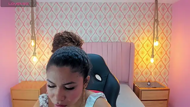 Snapshot of MELINAMARTINS chatting on October 2025 07:37:01 PM MELINAMARTINS online show from October 2025 07:37:01 PM