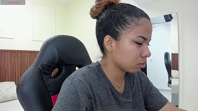 Snapshot of MELINAMARTINS chatting on November 2025 07:36:02 PM MELINAMARTINS online show from November 2025 07:36:02 PM