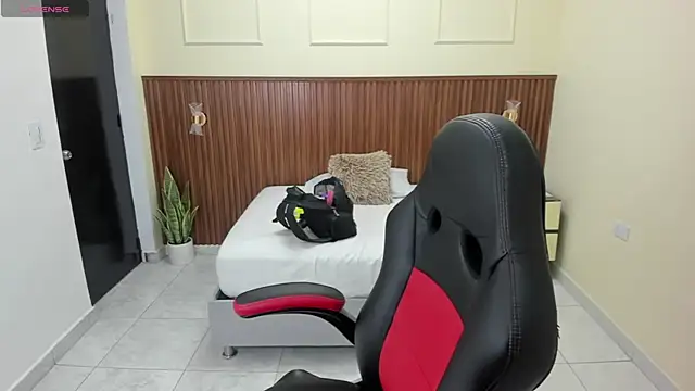 Snapshot of MELINAMARTINS chatting on November 2025 07:03:01 PM MELINAMARTINS online show from November 2025 07:03:01 PM