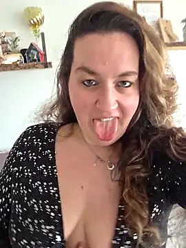 Snapshot of justtess chatting on January 2026 09:02:02 AM justtess online show from January 2026 09:02:02 AM