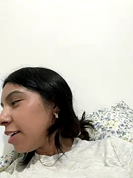 Snapshot of Valeedoll chatting on September 2025 04:01:01 AM Valeedoll online show from September 2025 04:01:01 AM