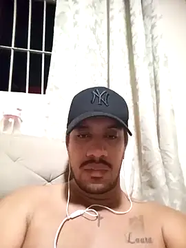 Snapshot of TonnyMoreno chatting on February 2025 06:44:02 AM TonnyMoreno online show from February 2025 06:44:02 AM