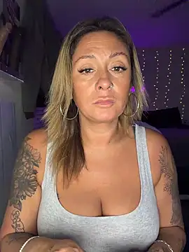 bossyroxy84 online show from November 2025 05:02:02 AM