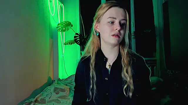 Alexa Pirs online show from March 2025 07:34:02 PM