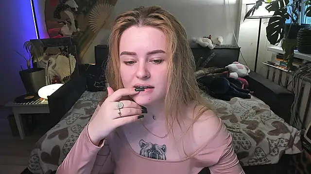 Alexa Pirs online show from April 2026 02:41:01 PM