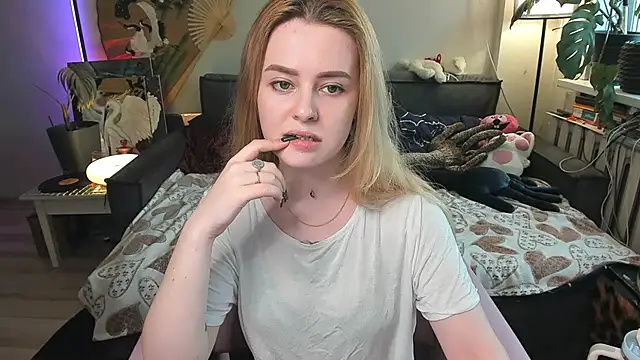 Alexa Pirs online show from April 2026 01:14:02 PM