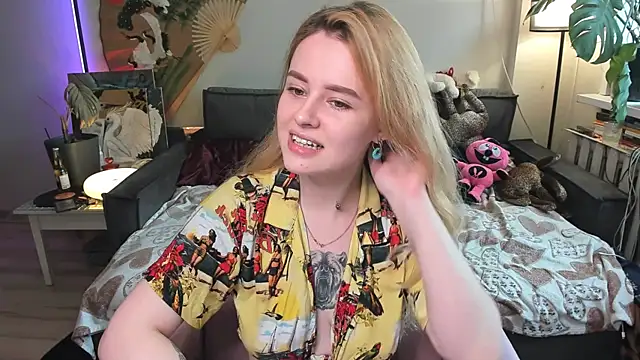 Alexa Pirs online show from April 2026 01:50:02 PM