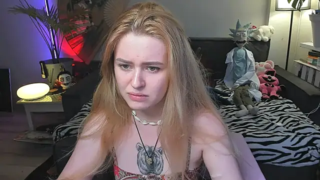 Alexa Pirs online show from July 2026 04:32:01 PM