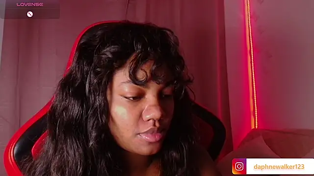 Daphnewalker   online show from February 2026 12:01:01 PM