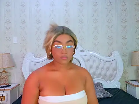 TianahGlow online show from October 2025 09:02:01 PM