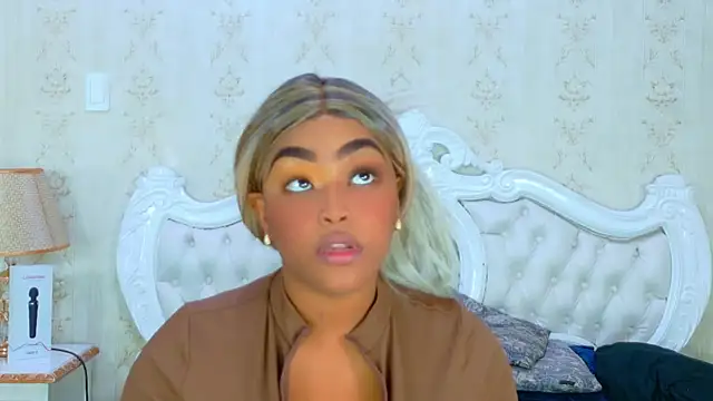 TianahGlow online show from October 2025 05:37:02 PM