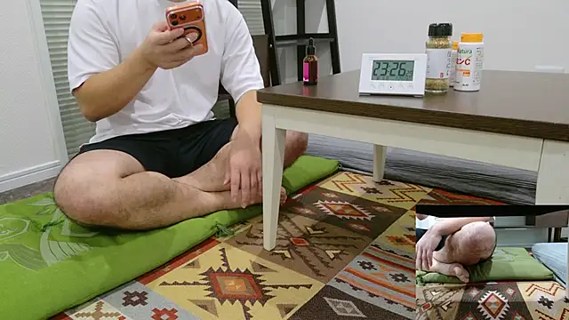 Snapshot of YARASERO-kun chatting on October 2025 02:26:02 PM YARASERO-kun online show from October 2025 02:26:02 PM