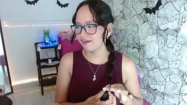 Emilybateee online show from October 2025 04:31:02 PM