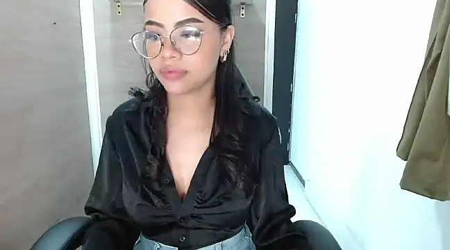 Snapshot of Sussan_love01 chatting on February 2025 02:16:02 PM Sussan love01 online show from February 2025 02:16:02 PM