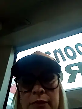 CandieGilson   online show from December 2025 11:17:01 AM