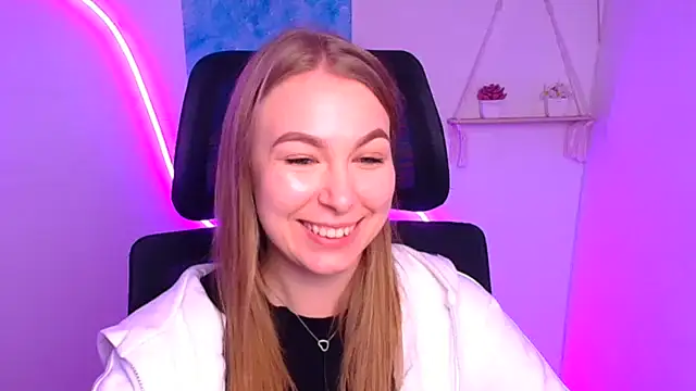 Snapshot of Dana_flowers chatting on November 2025 12:33:02 PM Dana flowers online show from November 2025 12:33:02 PM