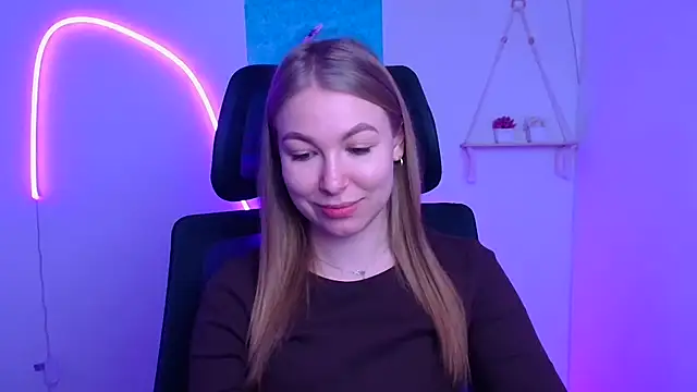 Snapshot of Dana_flowers chatting on December 2025 06:31:02 AM Dana flowers online show from December 2025 06:31:02 AM