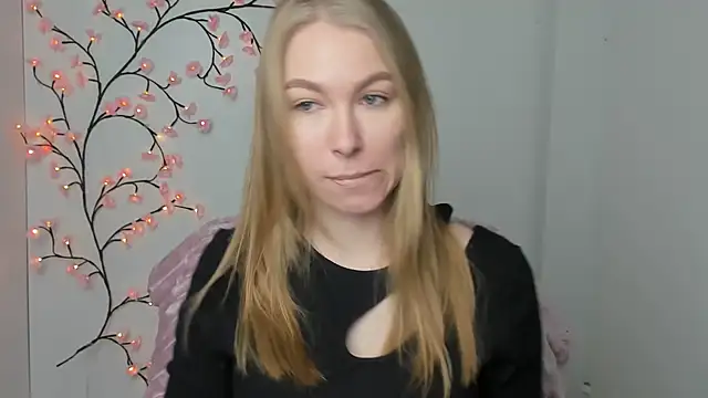 Snapshot of Dana_flowers chatting on December 2025 06:10:02 AM Dana flowers online show from December 2025 06:10:02 AM