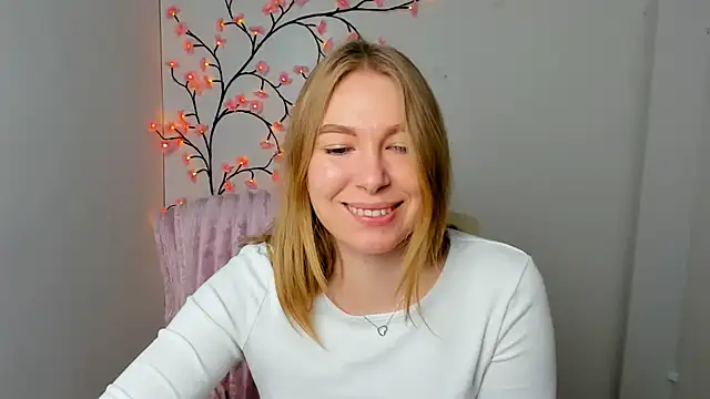 Snapshot of Dana_flowers chatting on April 2026 07:36:01 AM Dana flowers online show from April 2026 07:36:01 AM